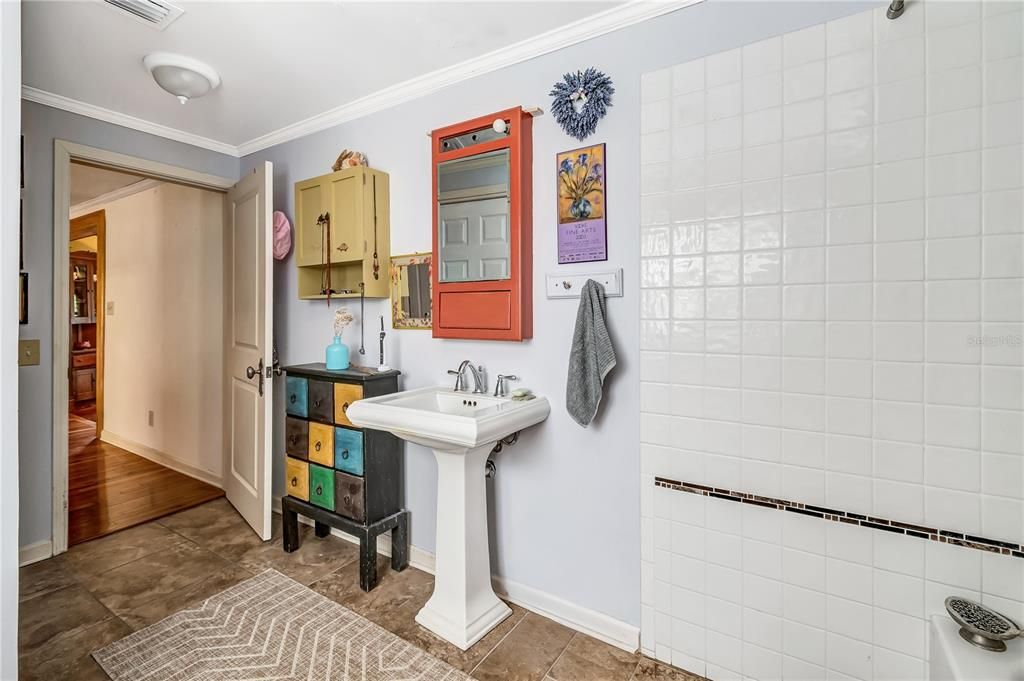 Activo con contrato: $270,000 (2 camas, 1 baños, 1232 Pies cuadrados)