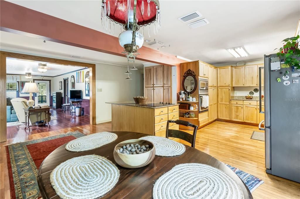 Activo con contrato: $270,000 (2 camas, 1 baños, 1232 Pies cuadrados)