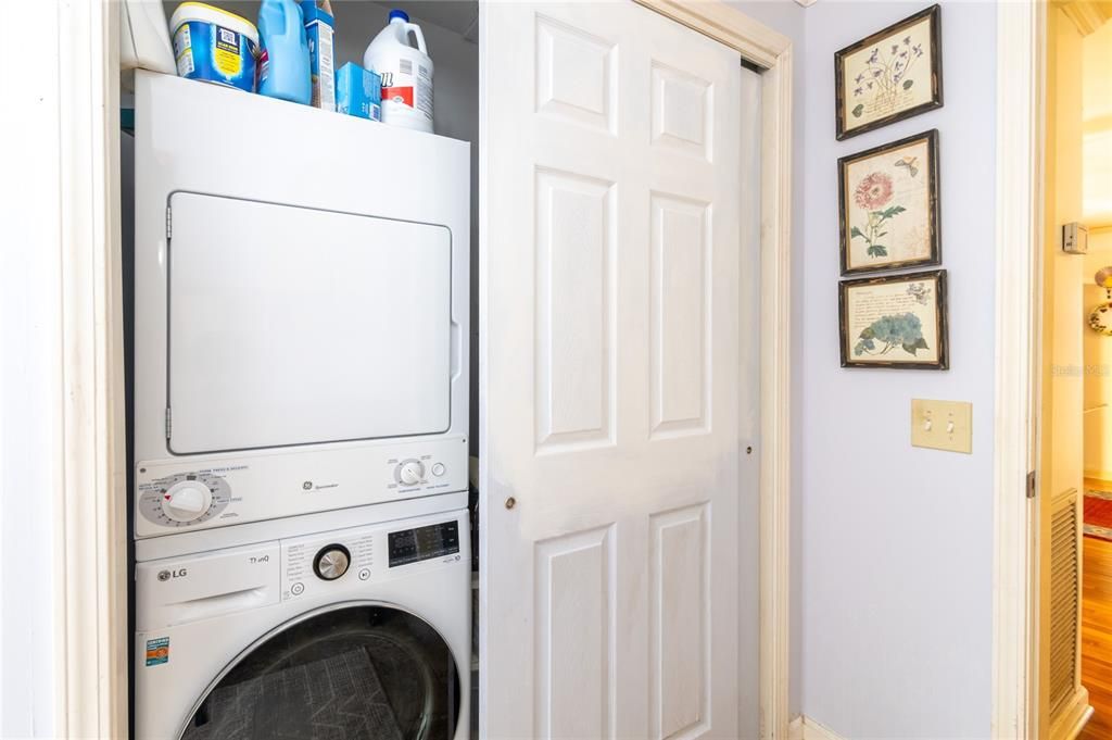 Activo con contrato: $270,000 (2 camas, 1 baños, 1232 Pies cuadrados)