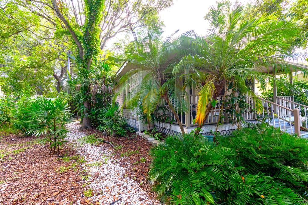 Activo con contrato: $270,000 (2 camas, 1 baños, 1232 Pies cuadrados)