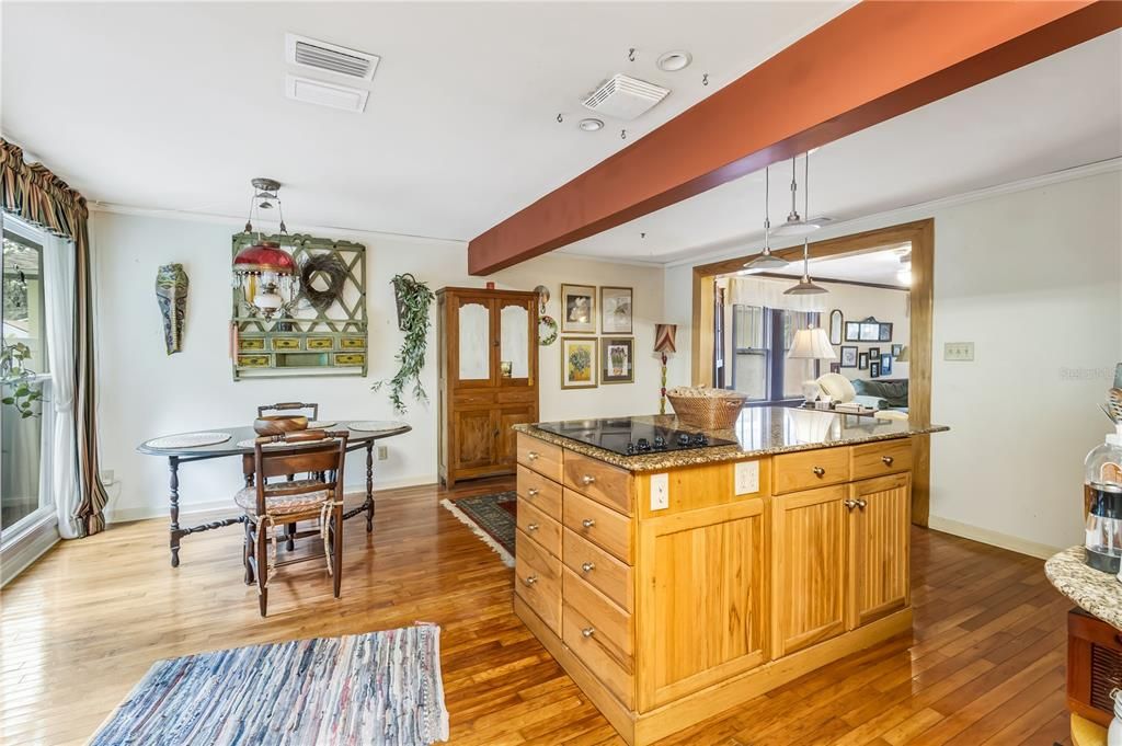 Activo con contrato: $270,000 (2 camas, 1 baños, 1232 Pies cuadrados)