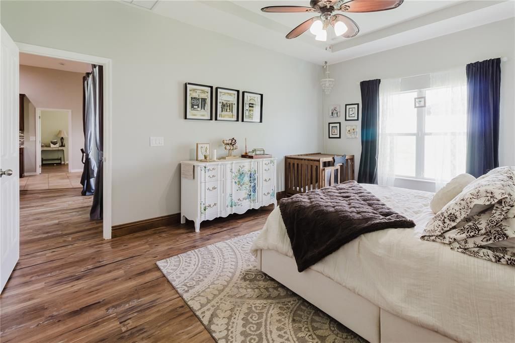 En Venta: $550,000 (4 camas, 3 baños, 2623 Pies cuadrados)