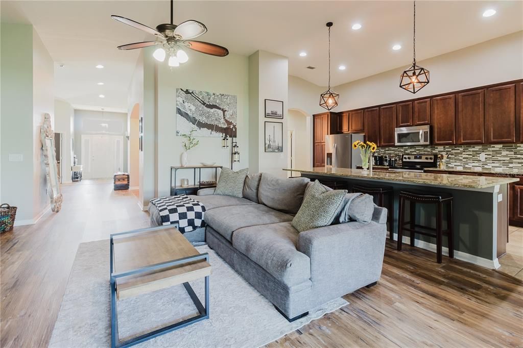 En Venta: $550,000 (4 camas, 3 baños, 2623 Pies cuadrados)