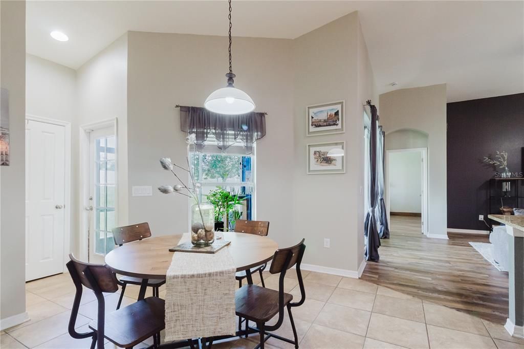 En Venta: $550,000 (4 camas, 3 baños, 2623 Pies cuadrados)