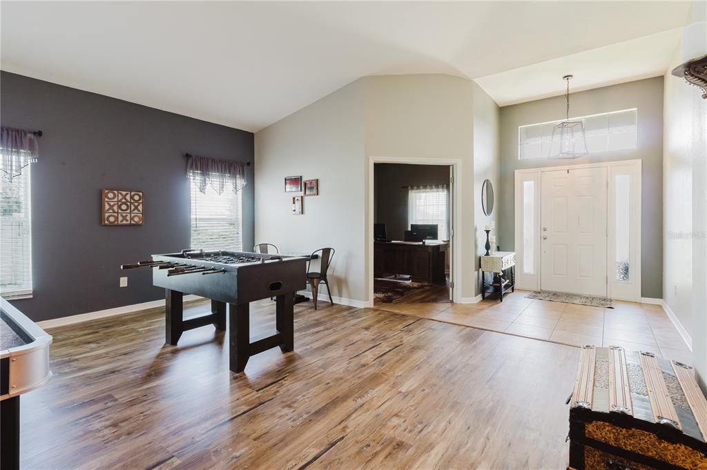 En Venta: $550,000 (4 camas, 3 baños, 2623 Pies cuadrados)