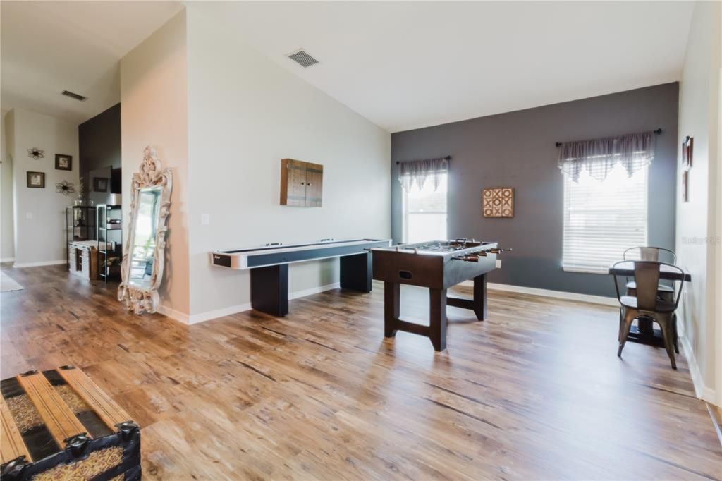 En Venta: $550,000 (4 camas, 3 baños, 2623 Pies cuadrados)