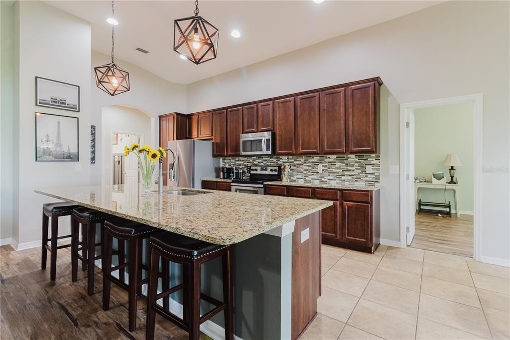 En Venta: $550,000 (4 camas, 3 baños, 2623 Pies cuadrados)