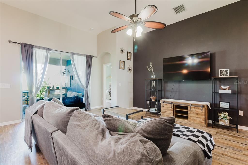 En Venta: $550,000 (4 camas, 3 baños, 2623 Pies cuadrados)