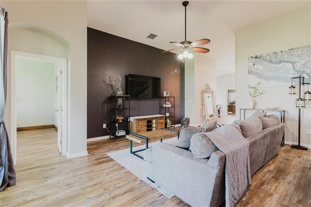 En Venta: $550,000 (4 camas, 3 baños, 2623 Pies cuadrados)