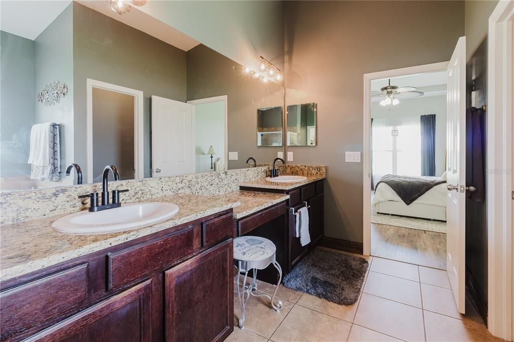 En Venta: $550,000 (4 camas, 3 baños, 2623 Pies cuadrados)