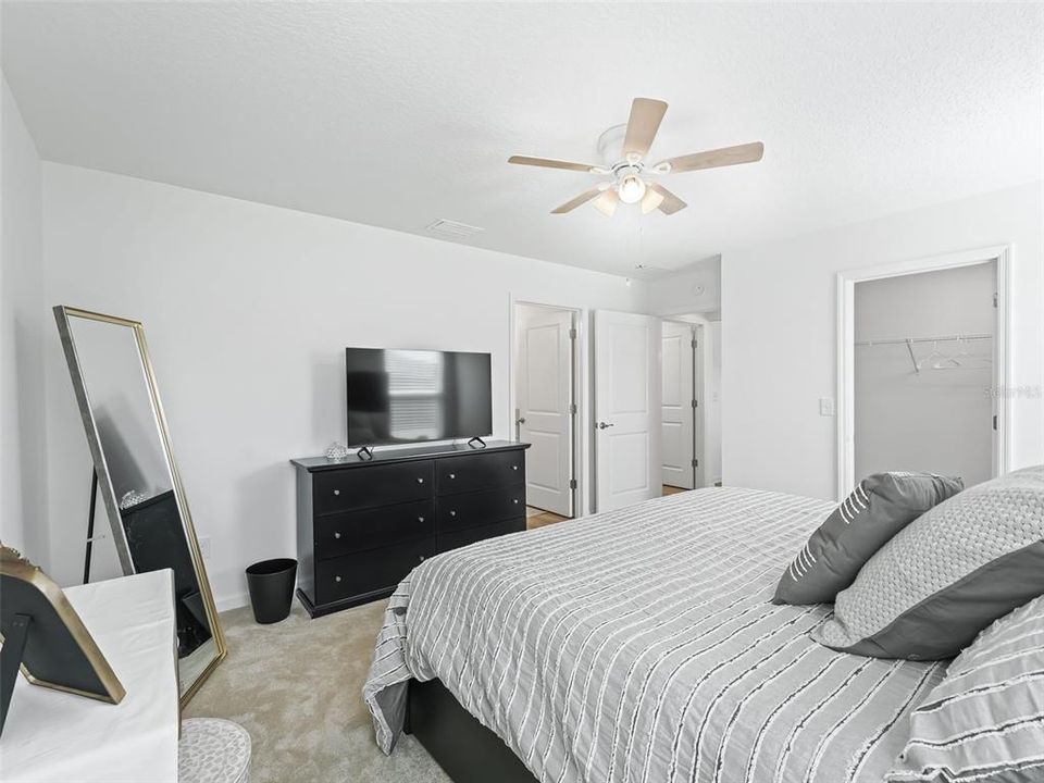 В аренду: $3,100 (3 спален, 2 ванн, 1451 Квадратных фут)