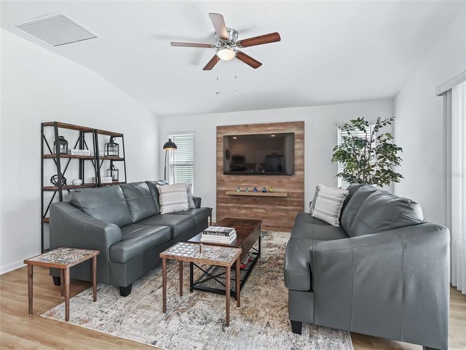 В аренду: $3,100 (3 спален, 2 ванн, 1451 Квадратных фут)