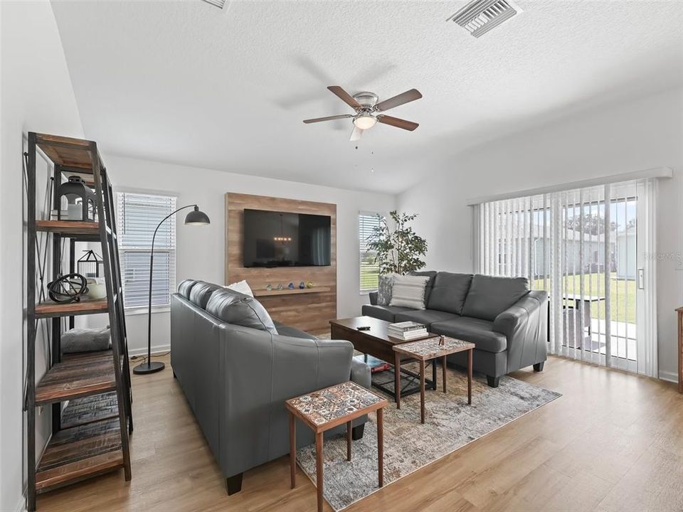 В аренду: $3,100 (3 спален, 2 ванн, 1451 Квадратных фут)