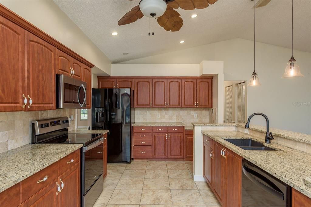 Active With Contract: $265,000 (2 beds, 2 baths, 1788 Square Feet)