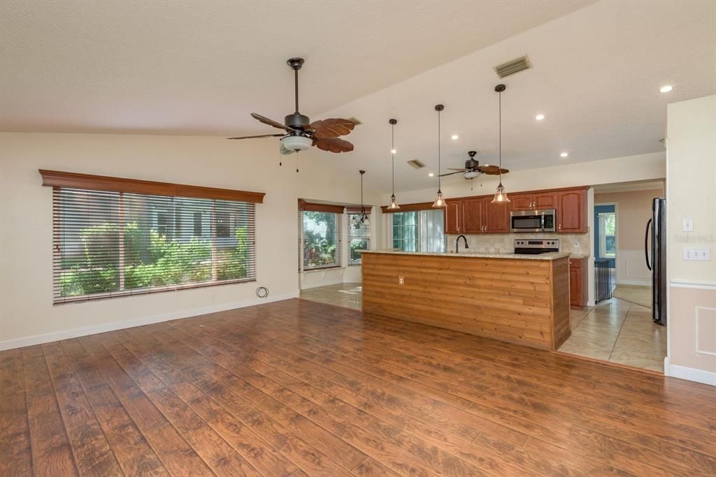 Active With Contract: $265,000 (2 beds, 2 baths, 1788 Square Feet)