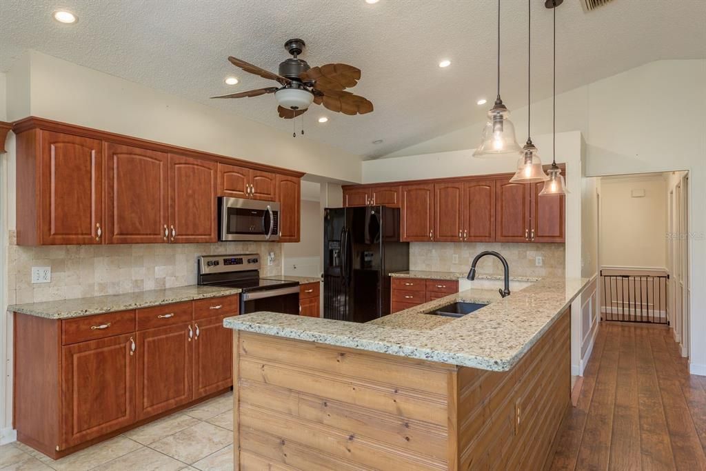 Active With Contract: $265,000 (2 beds, 2 baths, 1788 Square Feet)