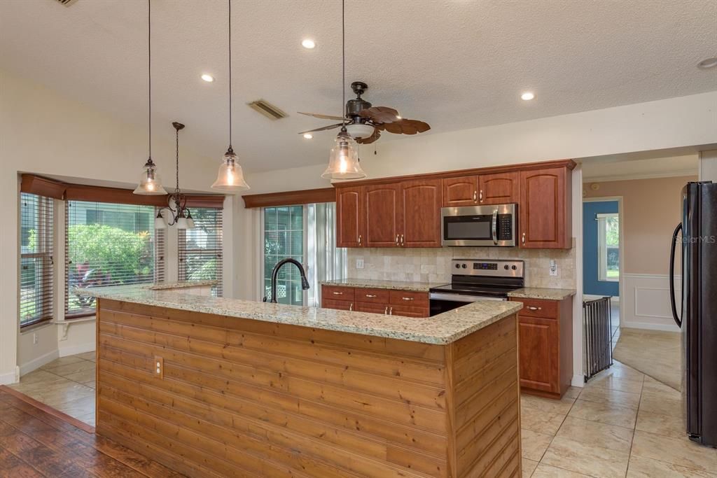 Active With Contract: $265,000 (2 beds, 2 baths, 1788 Square Feet)