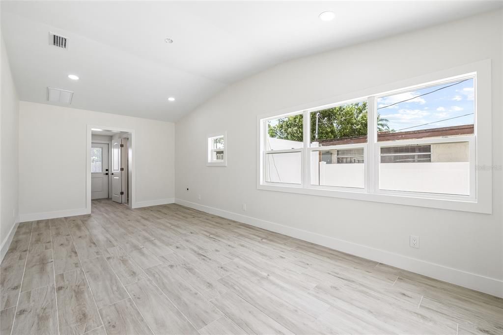 Под контрактом: $975,000 (0 спален, 0 ванн, 1928 Квадратных фут)