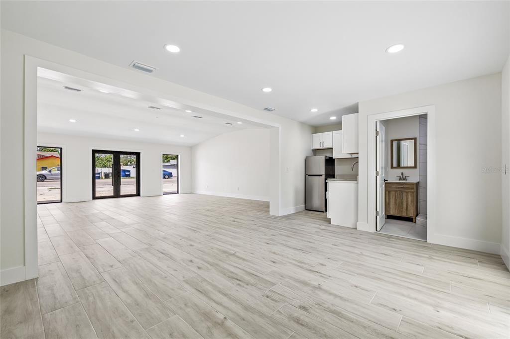 Под контрактом: $975,000 (0 спален, 0 ванн, 1928 Квадратных фут)