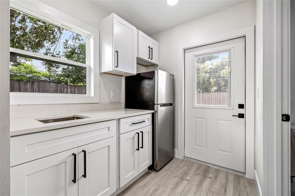 Под контрактом: $975,000 (0 спален, 0 ванн, 1928 Квадратных фут)