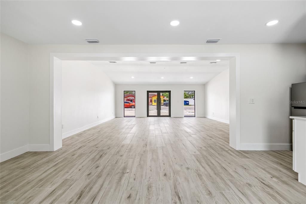 Под контрактом: $975,000 (0 спален, 0 ванн, 1928 Квадратных фут)