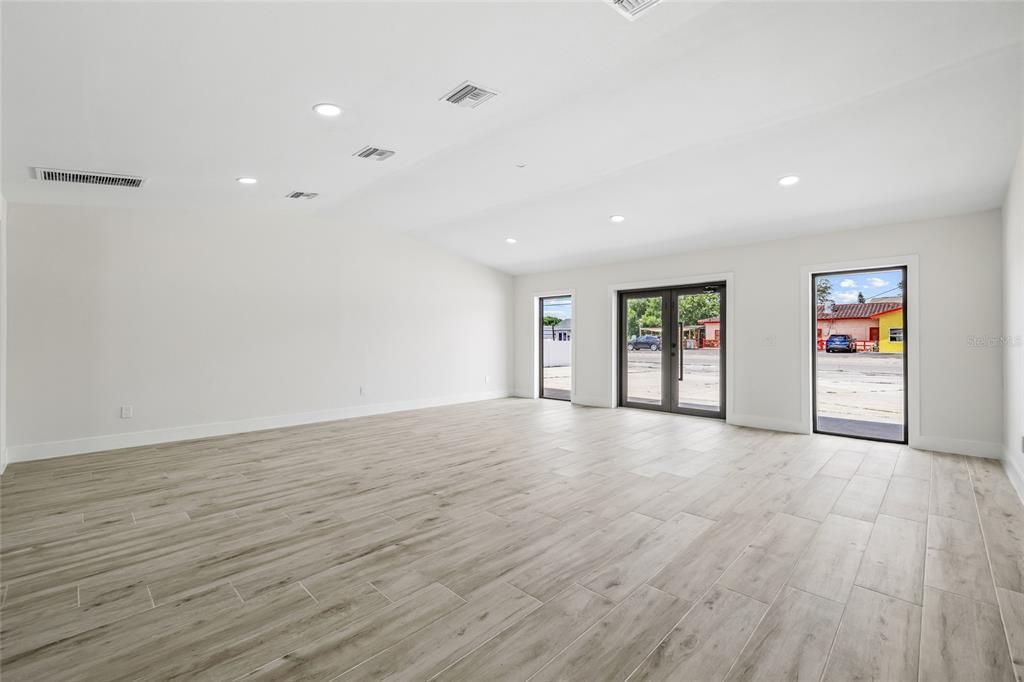 Под контрактом: $975,000 (0 спален, 0 ванн, 1928 Квадратных фут)