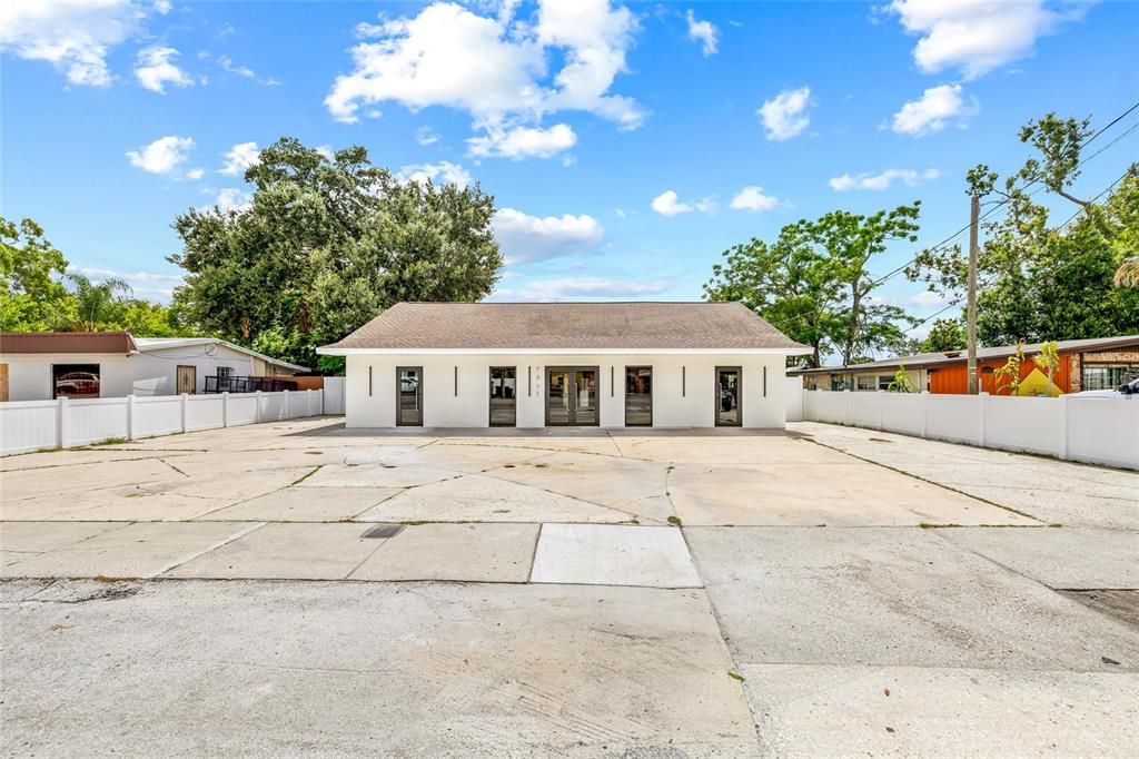 Под контрактом: $975,000 (0 спален, 0 ванн, 1928 Квадратных фут)