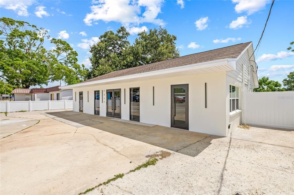 Под контрактом: $975,000 (0 спален, 0 ванн, 1928 Квадратных фут)