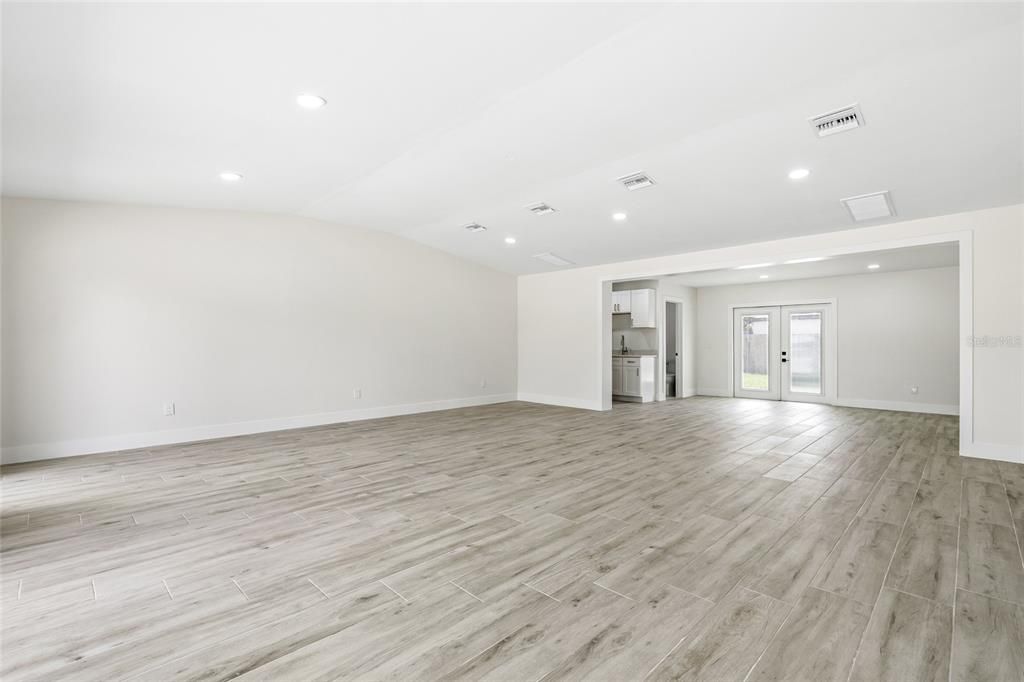 Под контрактом: $975,000 (0 спален, 0 ванн, 1928 Квадратных фут)