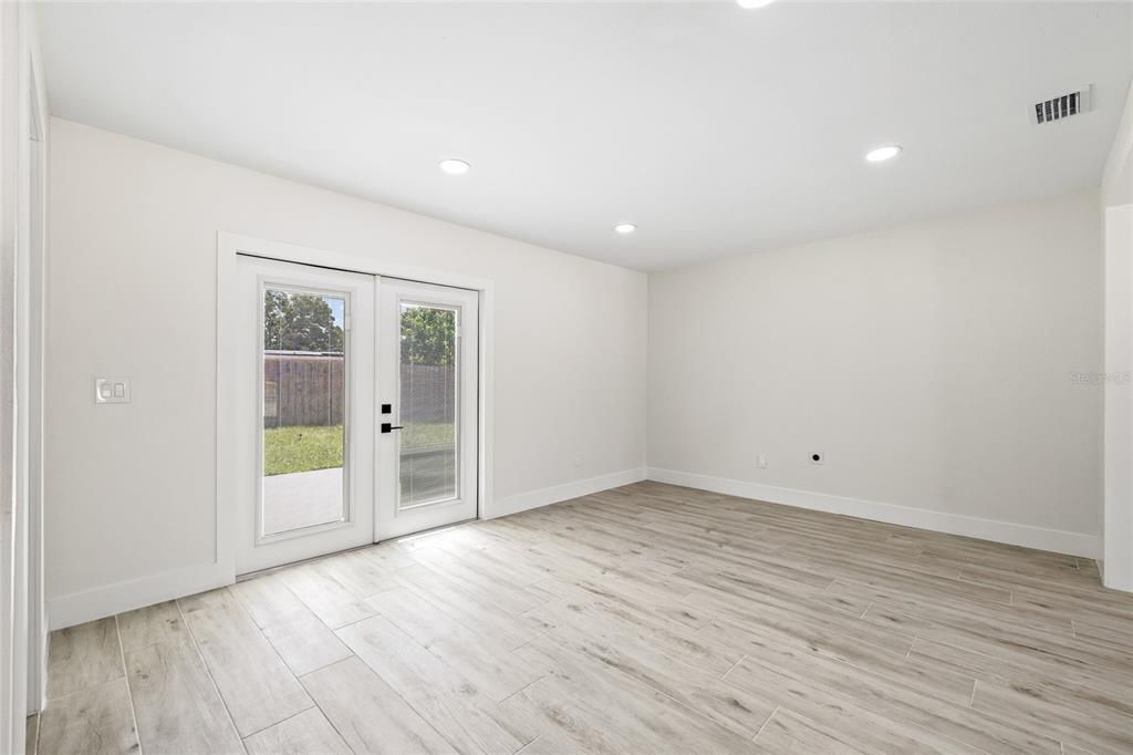 Под контрактом: $975,000 (0 спален, 0 ванн, 1928 Квадратных фут)