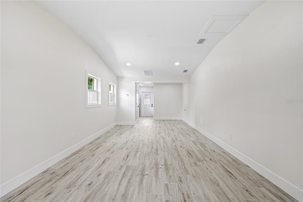 Под контрактом: $975,000 (0 спален, 0 ванн, 1928 Квадратных фут)