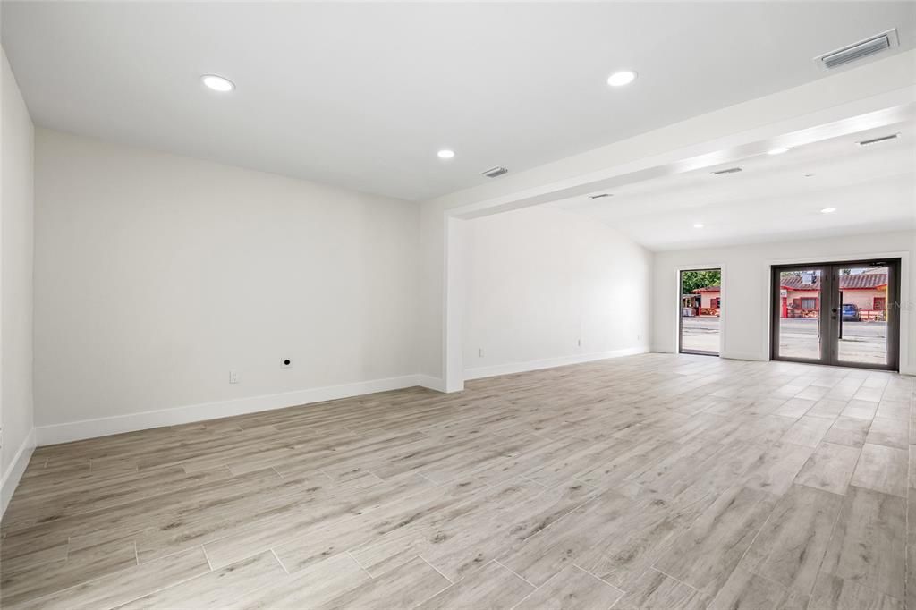 Под контрактом: $975,000 (0 спален, 0 ванн, 1928 Квадратных фут)