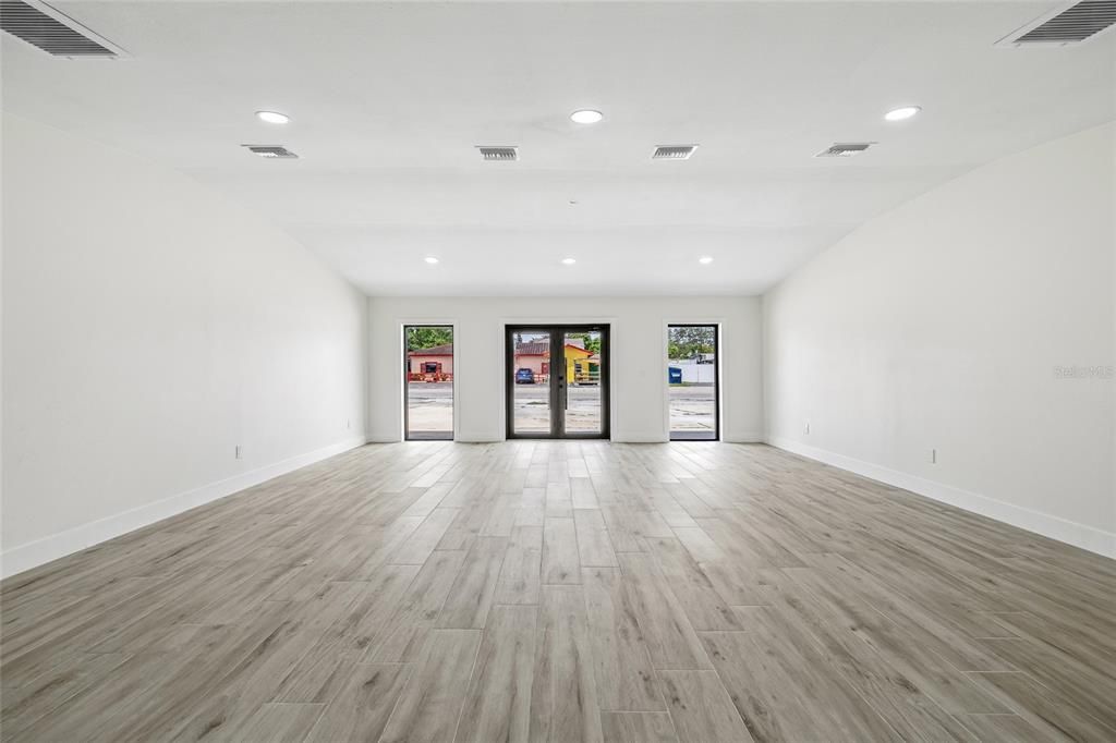 Под контрактом: $975,000 (0 спален, 0 ванн, 1928 Квадратных фут)