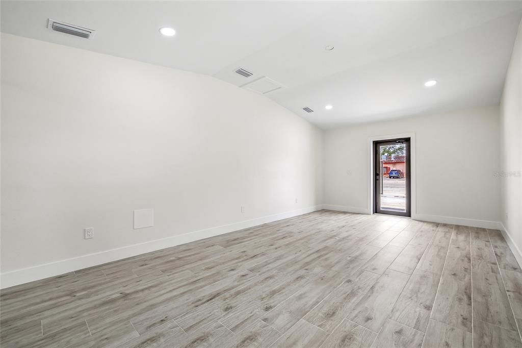 Под контрактом: $975,000 (0 спален, 0 ванн, 1928 Квадратных фут)