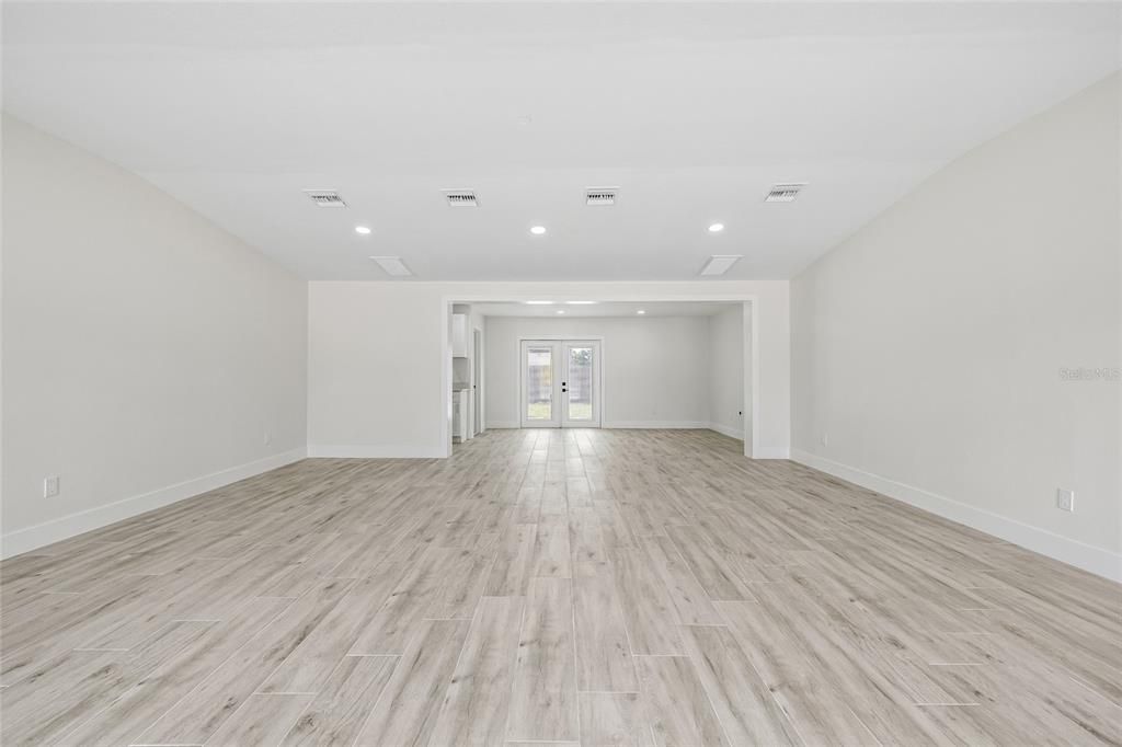 Под контрактом: $975,000 (0 спален, 0 ванн, 1928 Квадратных фут)