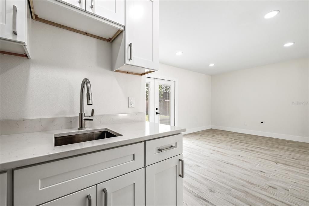 Под контрактом: $975,000 (0 спален, 0 ванн, 1928 Квадратных фут)