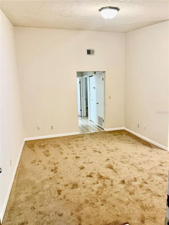 For Rent: $1,000 (2 beds, 1 baths, 788 Square Feet)
