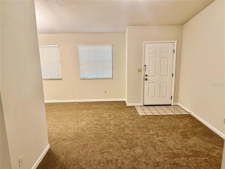 For Rent: $1,000 (2 beds, 1 baths, 788 Square Feet)
