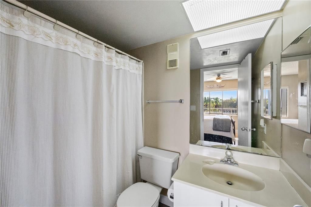 В аренду: $2,200 (2 спален, 2 ванн, 835 Квадратных фут)
