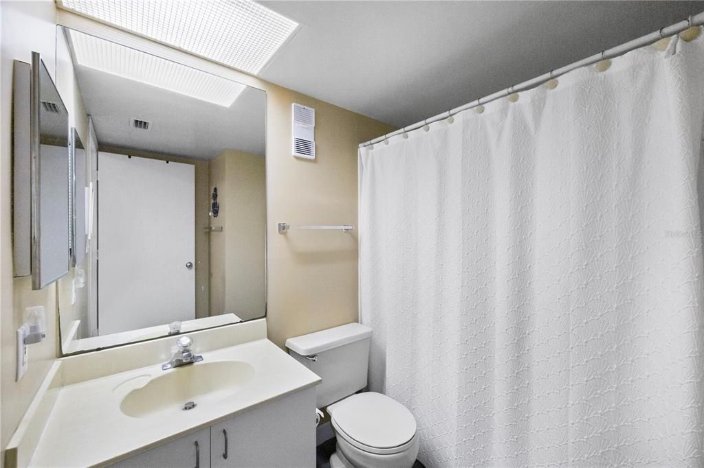 В аренду: $2,200 (2 спален, 2 ванн, 835 Квадратных фут)