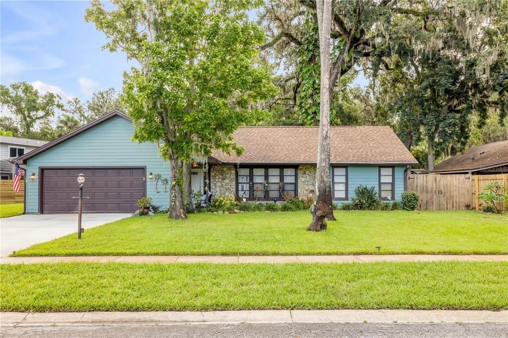 Под контрактом: $449,000 (3 спален, 2 ванн, 2109 Квадратных фут)