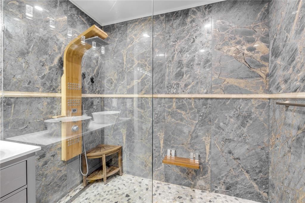 Под контрактом: $449,000 (3 спален, 2 ванн, 2109 Квадратных фут)