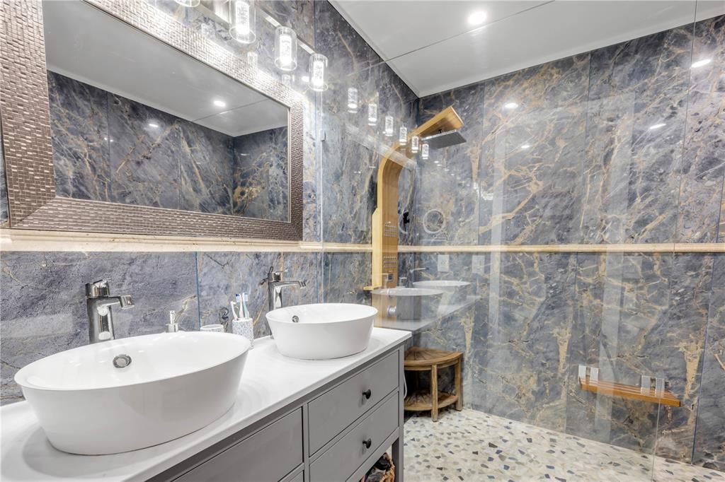 Под контрактом: $449,000 (3 спален, 2 ванн, 2109 Квадратных фут)