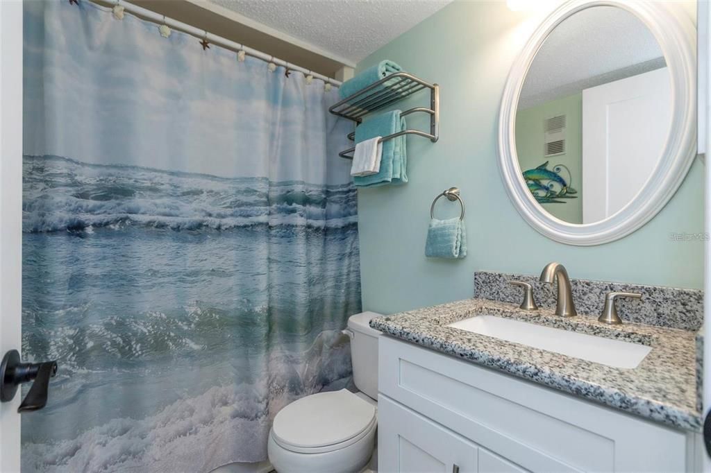 合同活跃: $1,600 (2 贝兹, 2 浴室, 927 平方英尺)