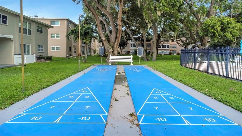 合同活跃: $1,600 (2 贝兹, 2 浴室, 927 平方英尺)