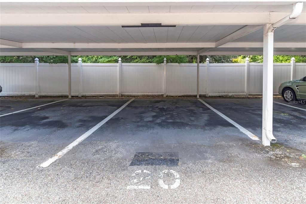 合同活跃: $1,600 (2 贝兹, 2 浴室, 927 平方英尺)