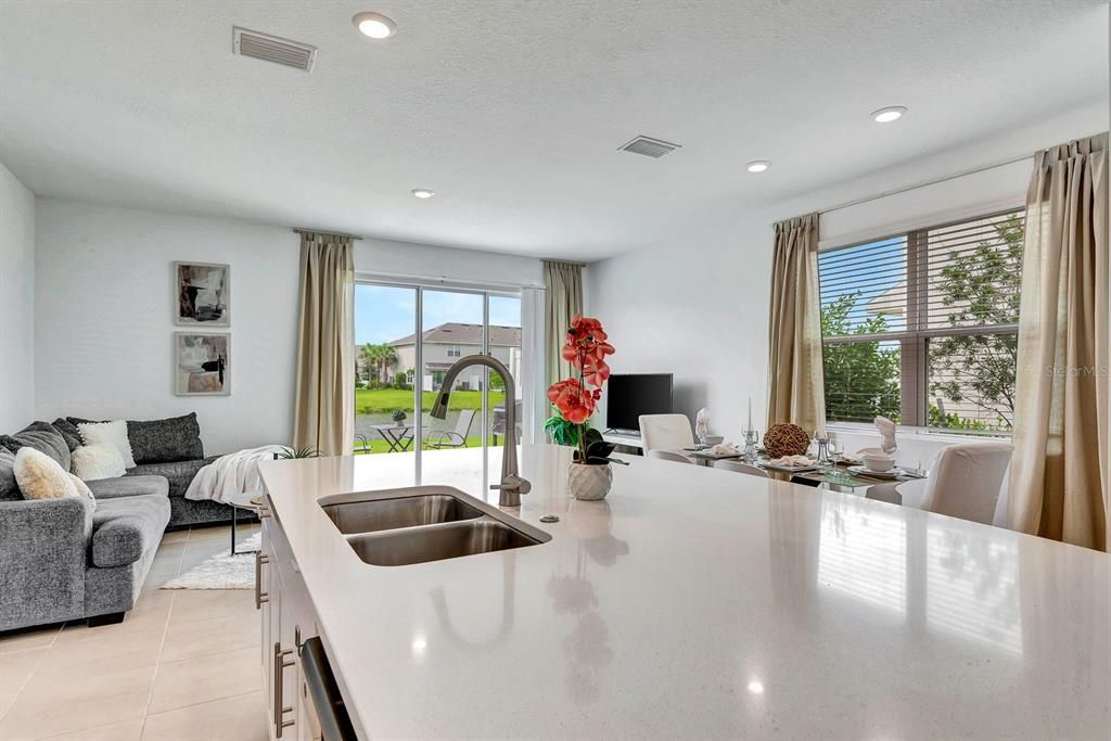 На продажу: $380,000 (3 спален, 2 ванн, 1593 Квадратных фут)