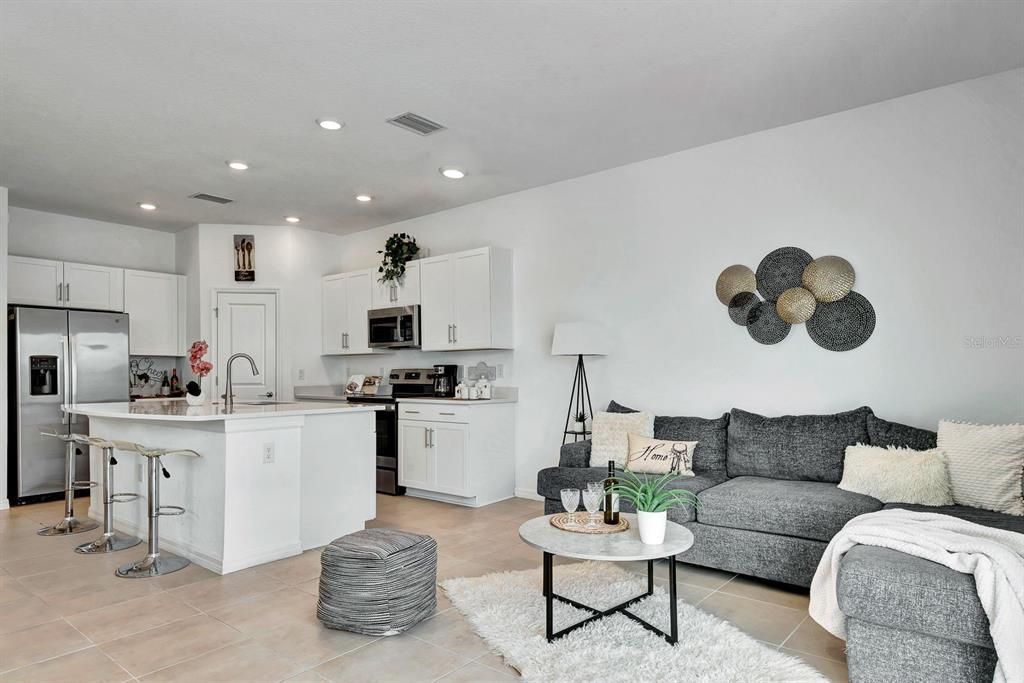 На продажу: $380,000 (3 спален, 2 ванн, 1593 Квадратных фут)