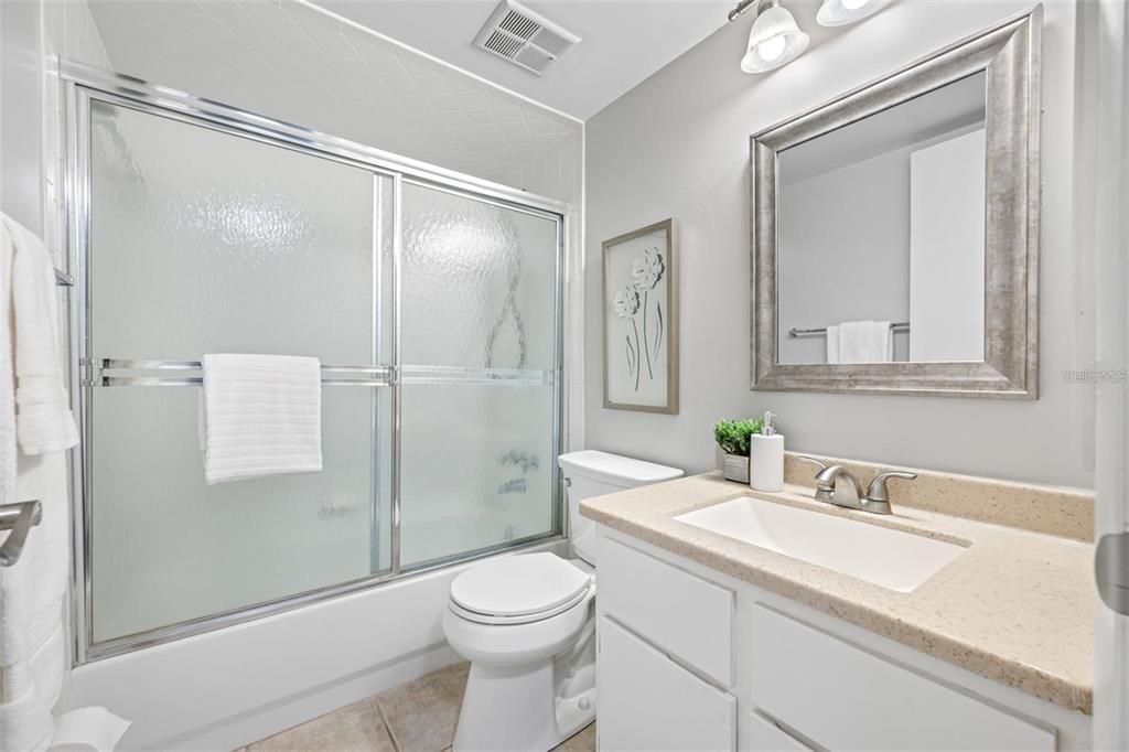 For Sale: $169,900 (2 beds, 2 baths, 840 Square Feet)