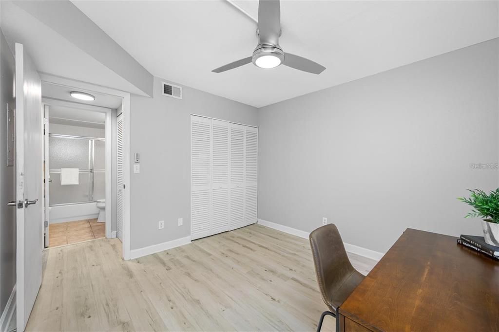 For Sale: $169,900 (2 beds, 2 baths, 840 Square Feet)